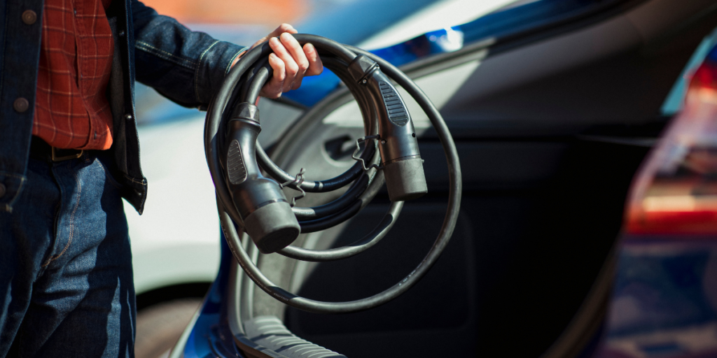 Acessórios e Customização. Itens e acessórios que podem otimizar o uso ou o conforto dos carros elétricos.